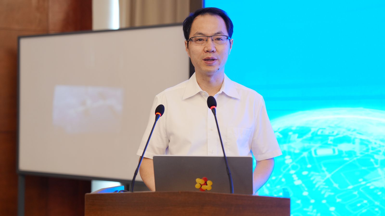 副校長李劍_副本.jpg