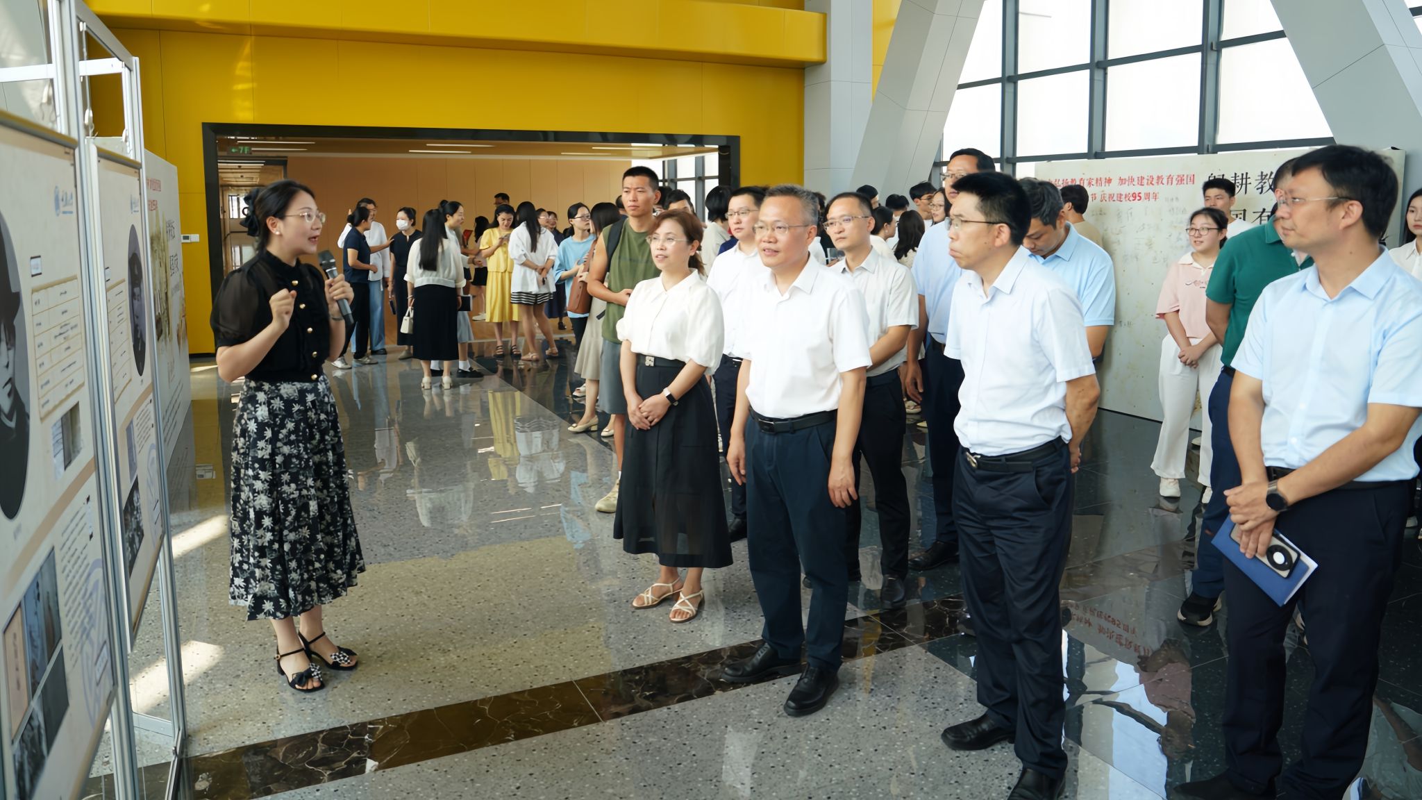 20240910重慶大學(xué)名師專題展覽啟動(dòng)儀式(4)_副本.jpg