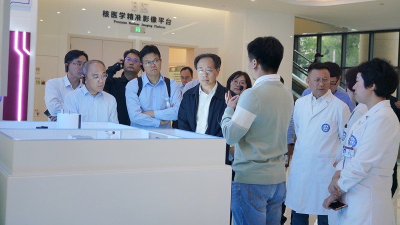 2、考察參觀四川大學轉化醫(yī)學國家重大科技基礎設施.jpg
