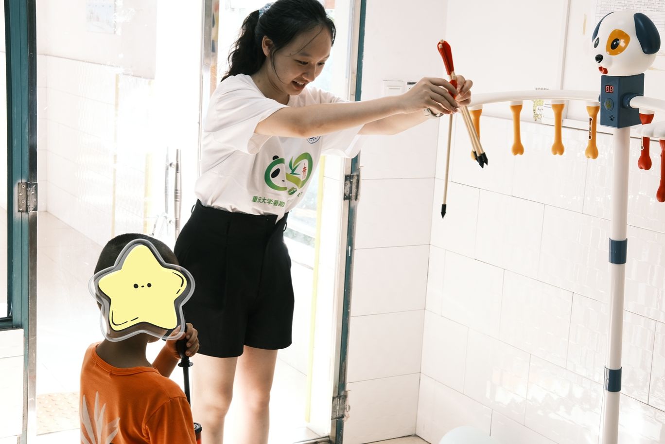 “螢火微光 燭照童心”實(shí)踐團(tuán)-投壺活動(dòng)_副本.jpg