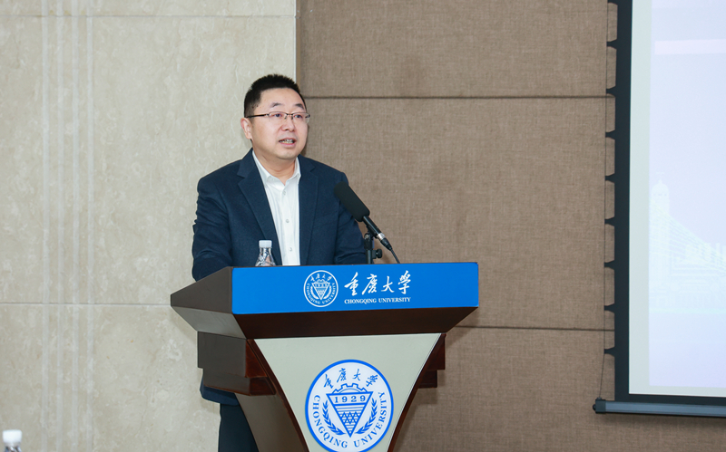 楊俊副校長_副本.jpg