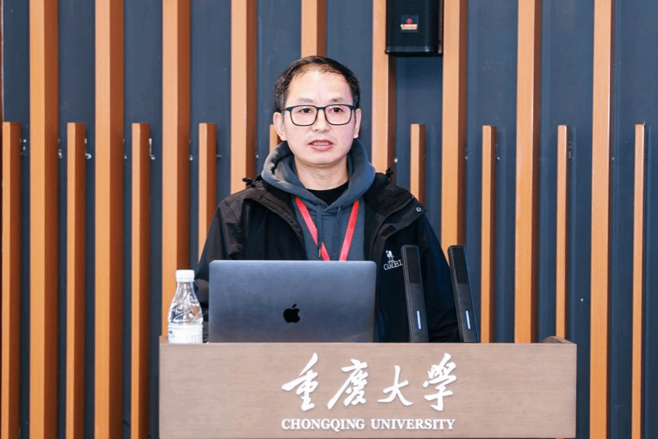 西南大學(xué)美術(shù)學(xué)院美術(shù)學(xué)系主任何東.png