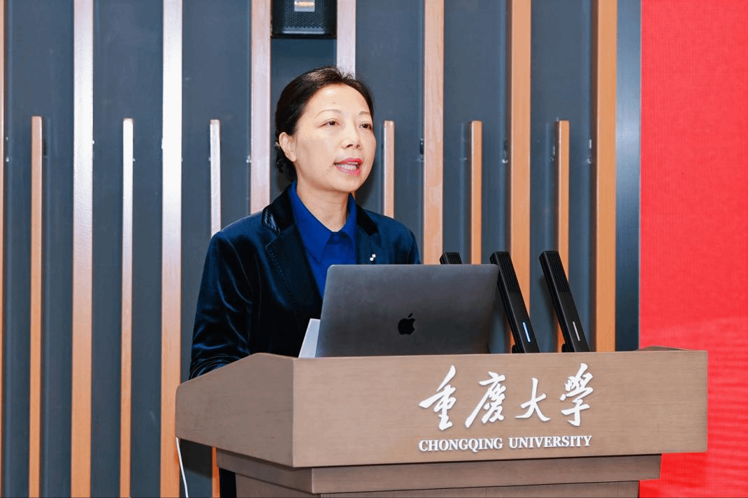 重慶市學(xué)生科學(xué)體育藝術(shù)發(fā)展中心書記楊韻凝.png