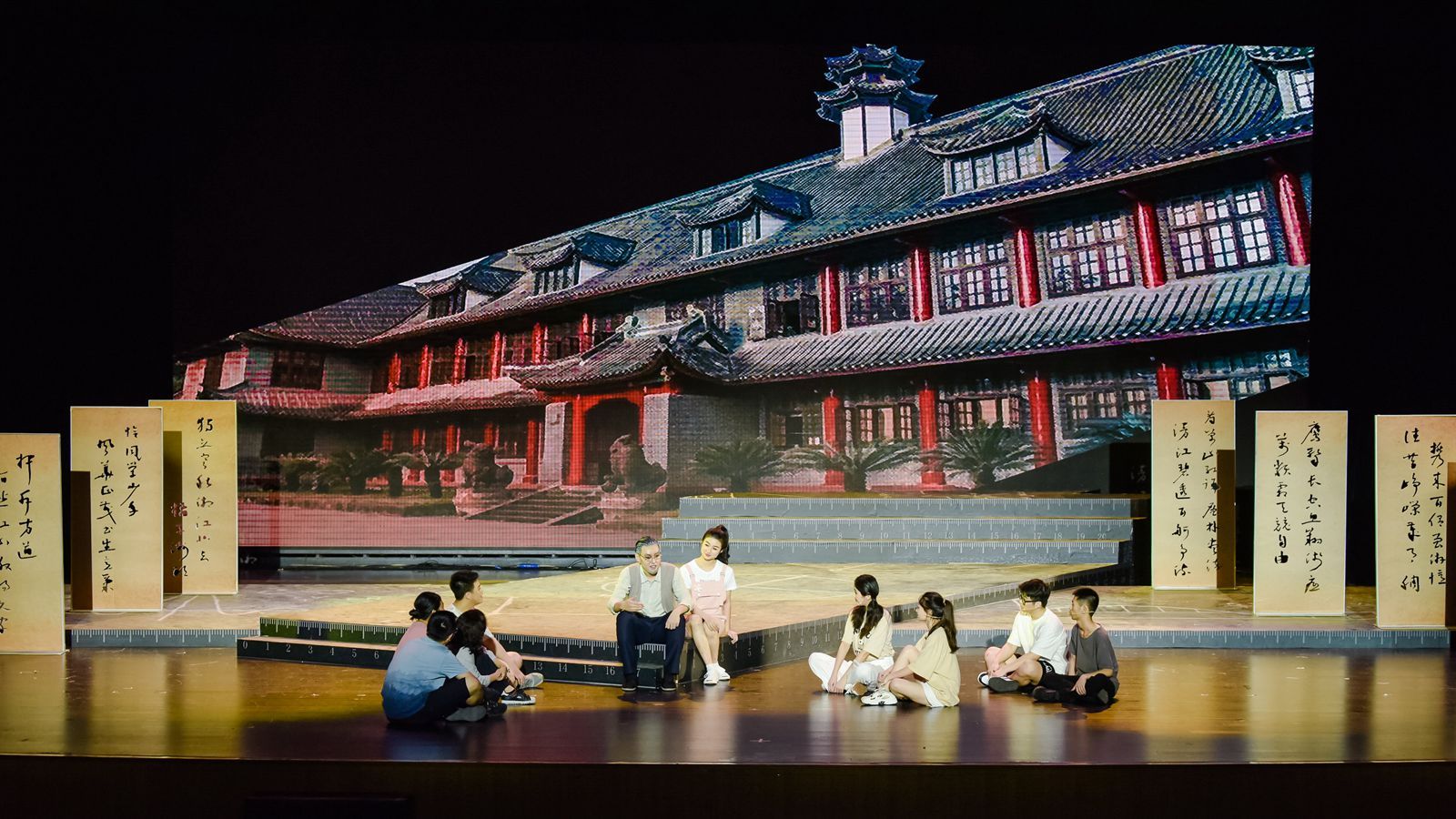 4-2022年7月作為重慶大學(xué)“雙一流”文化傳承與創(chuàng)新重點(diǎn)項(xiàng)目面向全校師生首演3_副本.jpg