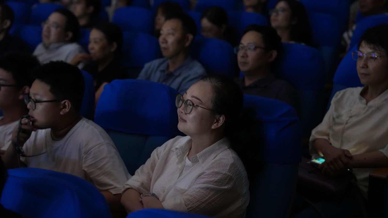 12-2024年6月首次走出重大在西南大學(xué)演出1_副本.jpg