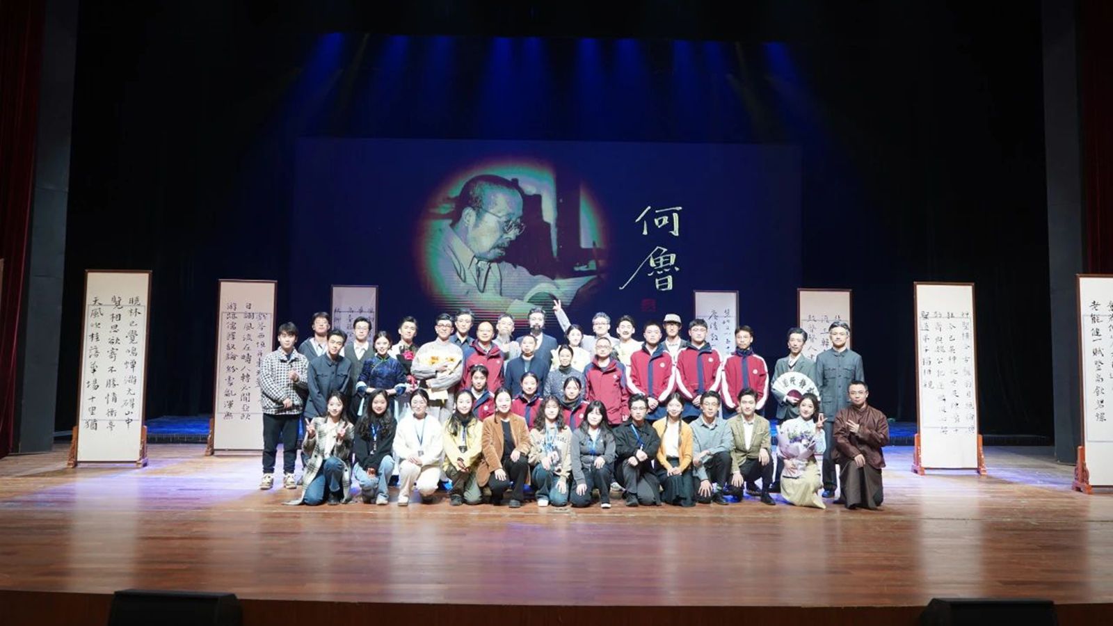 18-2024年12月首次走出重慶在廣安為廣安中學(xué)學(xué)生代表演出4_副本.jpg